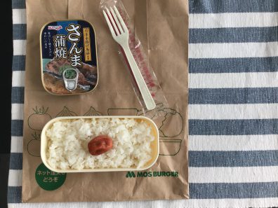 ５月３０日　昼飯時に対決が！？