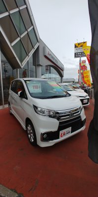 中古車入荷と花川店の壁情報