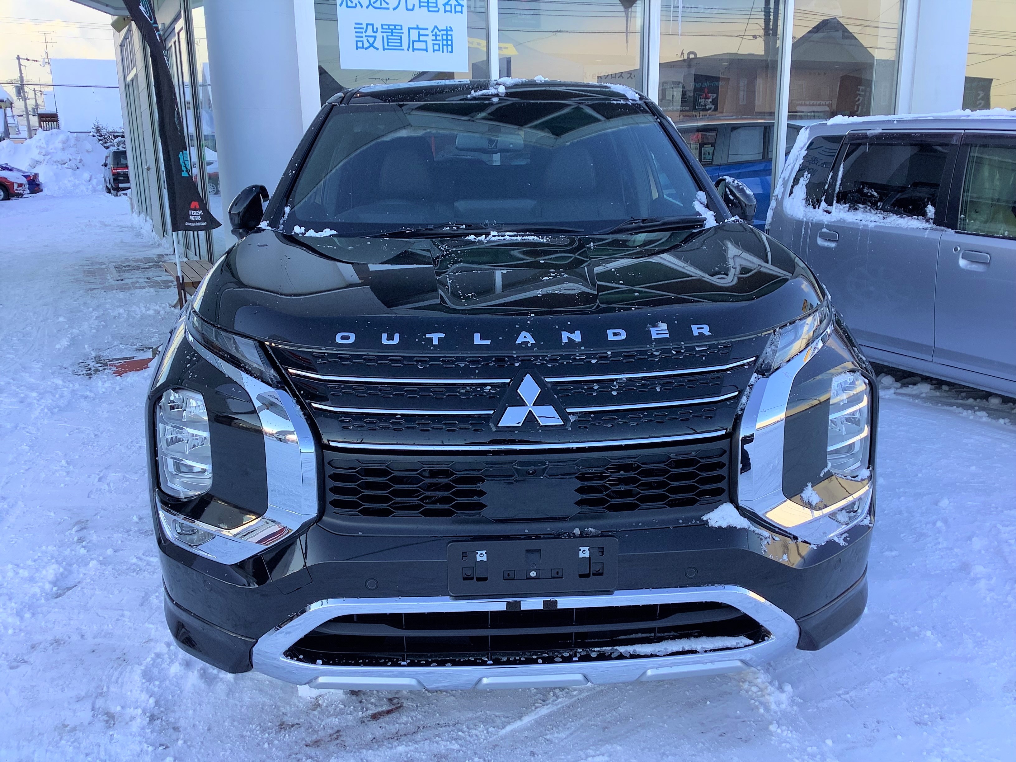 新型アウトランダーphev 試乗可能です 花川店blog 北海道三菱自動車販売株式会社 札幌及び道央地域の三菱自動車 新車 中古車販売会社